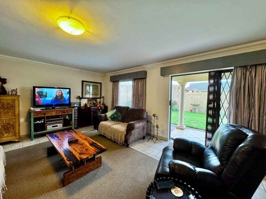 3 Bedroom Property for Sale in Heiderand Western Cape